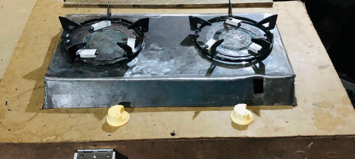 Mfumo wetu wa kawaida unakuja na jiko lenye sahani mbili (2-plate), lakini tunatoa marekebisho maalum kulingana na mahitaji na matakwa yako. Iwe ni kwa ajili ya jikoni kubwa ya biashara au mpangilio maalum wa nyumbani, tunaweza kukuundia mfumo unaokufaa.